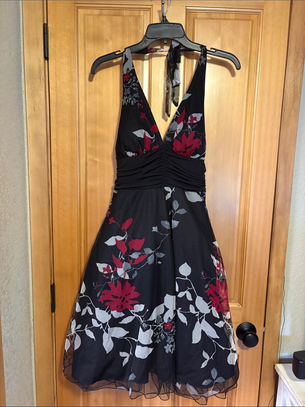 Speechless Black Halter V-Neck Dress with Red and Gray Floral Print, L